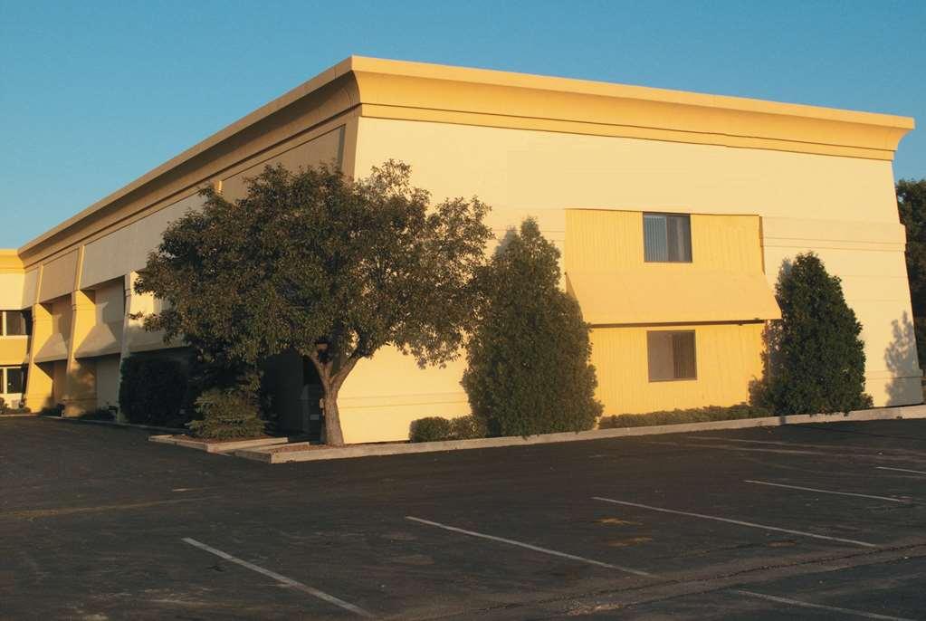 Days Inn By Wyndham Pleasant Prairie Kenosha Exterior photo